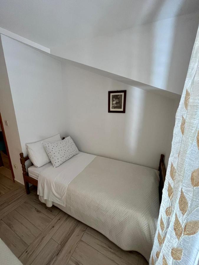 Gorana Apartman With Swimming Pool Apartment Jelsa  Exterior photo